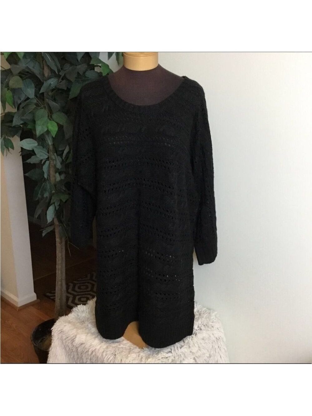 SO sweater Womans 2X plus black with sparkle holey 3/4 sleeve medium wei…